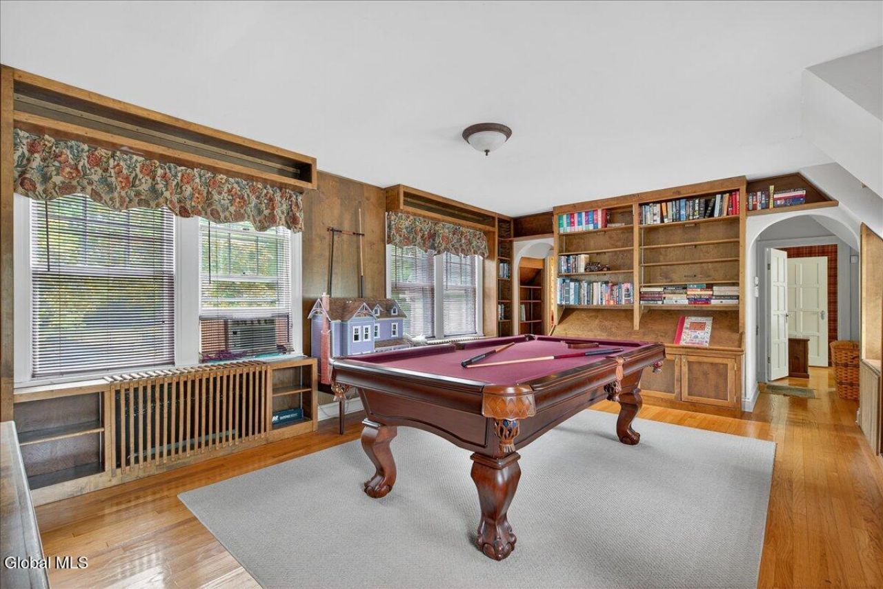 Schenectady, New York, 12309, United States, 5 Bedrooms Bedrooms, ,4 BathroomsBathrooms,Residential,For Sale,1938536
