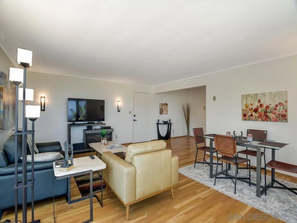 La Jolla, California, 92037, United States, 2 Bedrooms Bedrooms, ,2 BathroomsBathrooms,Residential,For Sale,1985543