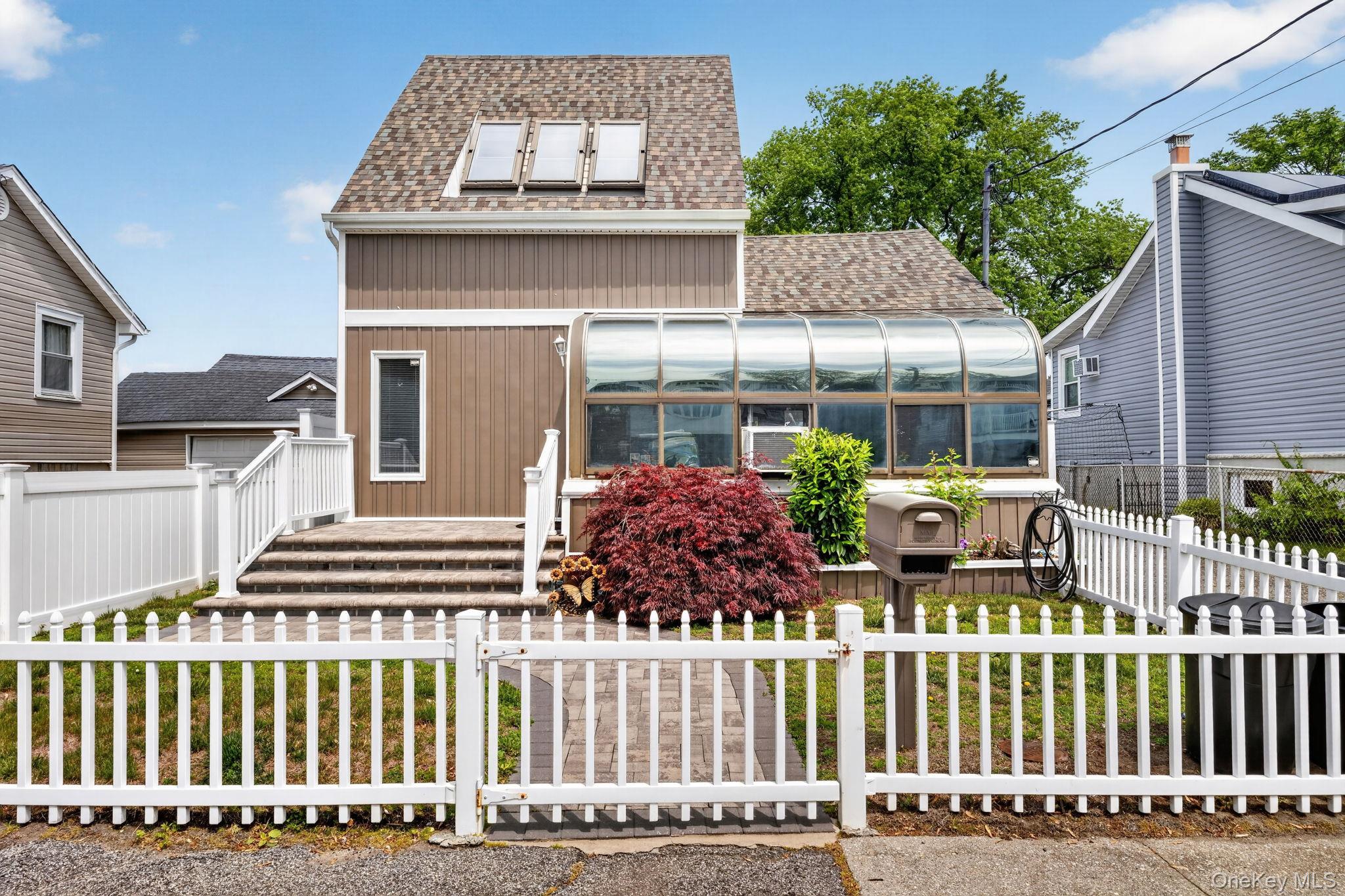 Clearwater Rd, Lindenhurst, NY 11757