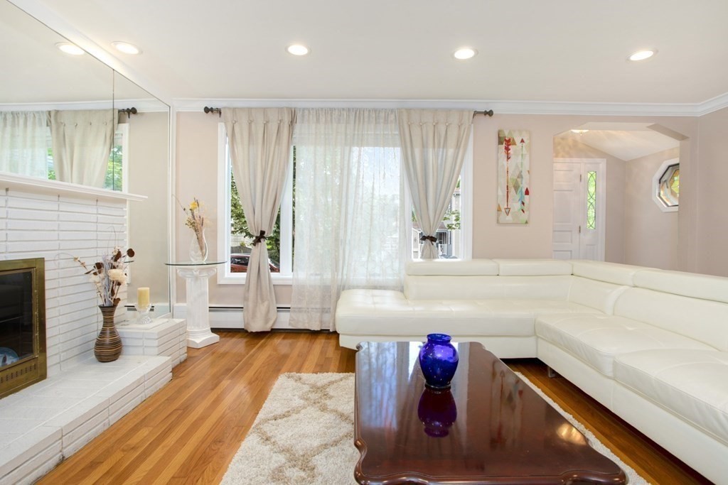 Peabody, Massachusetts, 01960, United States, 3 Bedrooms Bedrooms, ,3 BathroomsBathrooms,Residential,For Sale,1878752