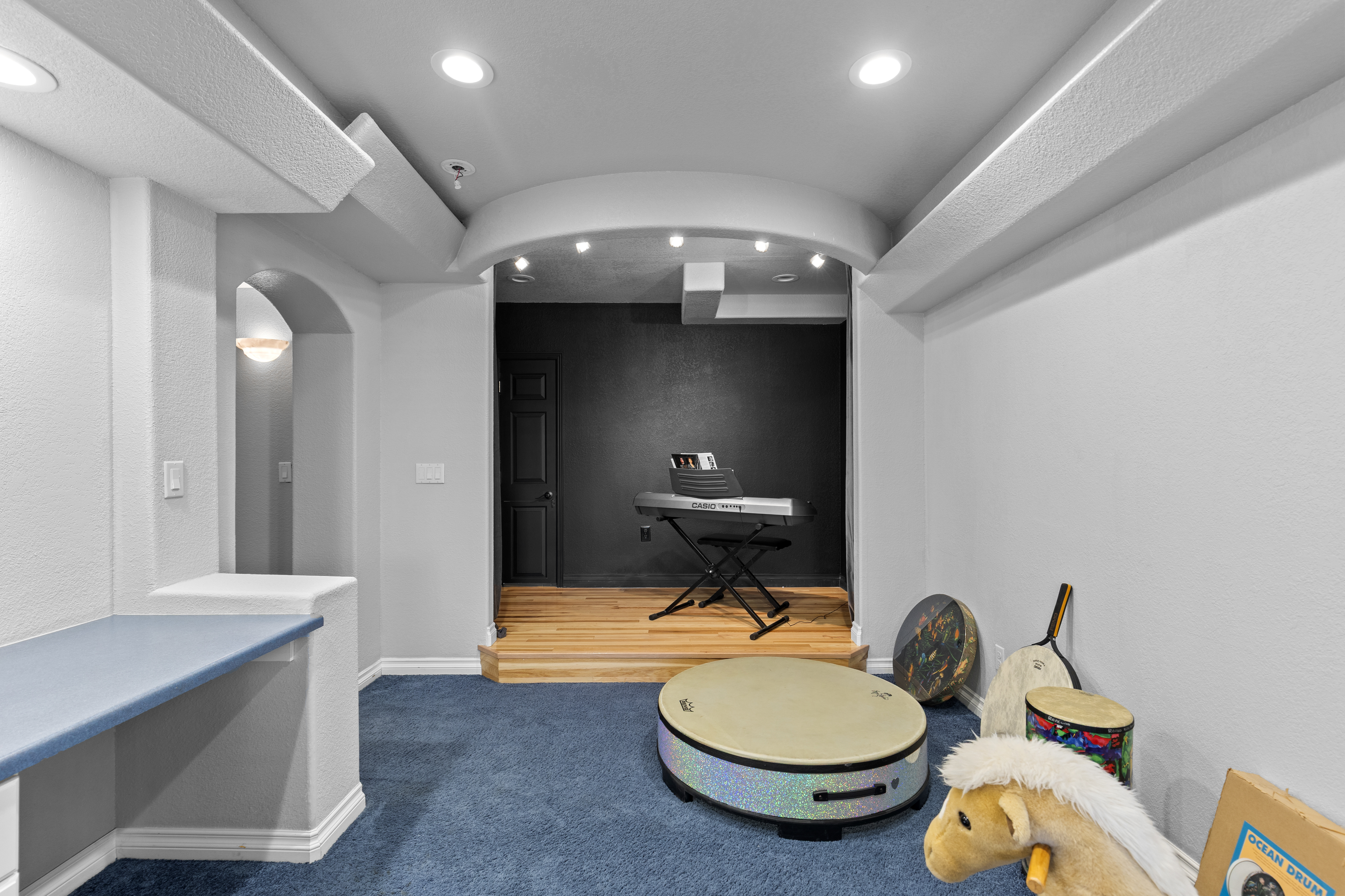  Stunning two-story walkout on a rare usable ¾-acre lot - 物件實景