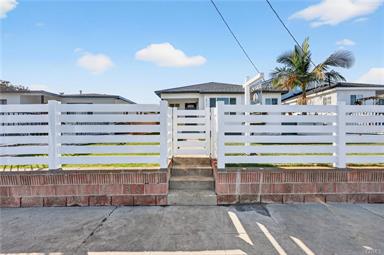 Wilmington, California, 90744, United States, 2 Bedrooms Bedrooms, ,1 BathroomBathrooms,Residential,For Sale,2011715