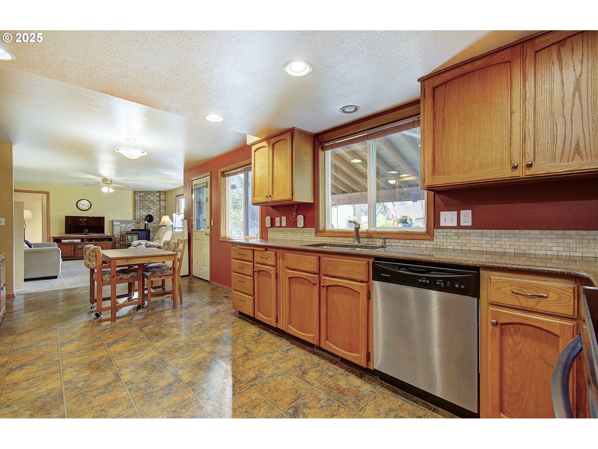 Vancouver, Washington, 98682, United States, 5 Bedrooms Bedrooms, ,2 BathroomsBathrooms,Residential,For Sale,1960413