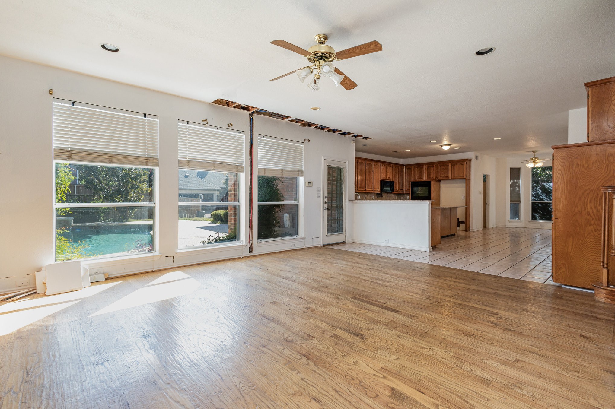 Carrollton, Texas, 75007, United States, 5 Bedrooms Bedrooms, ,3 BathroomsBathrooms,Residential,For Sale,1965546