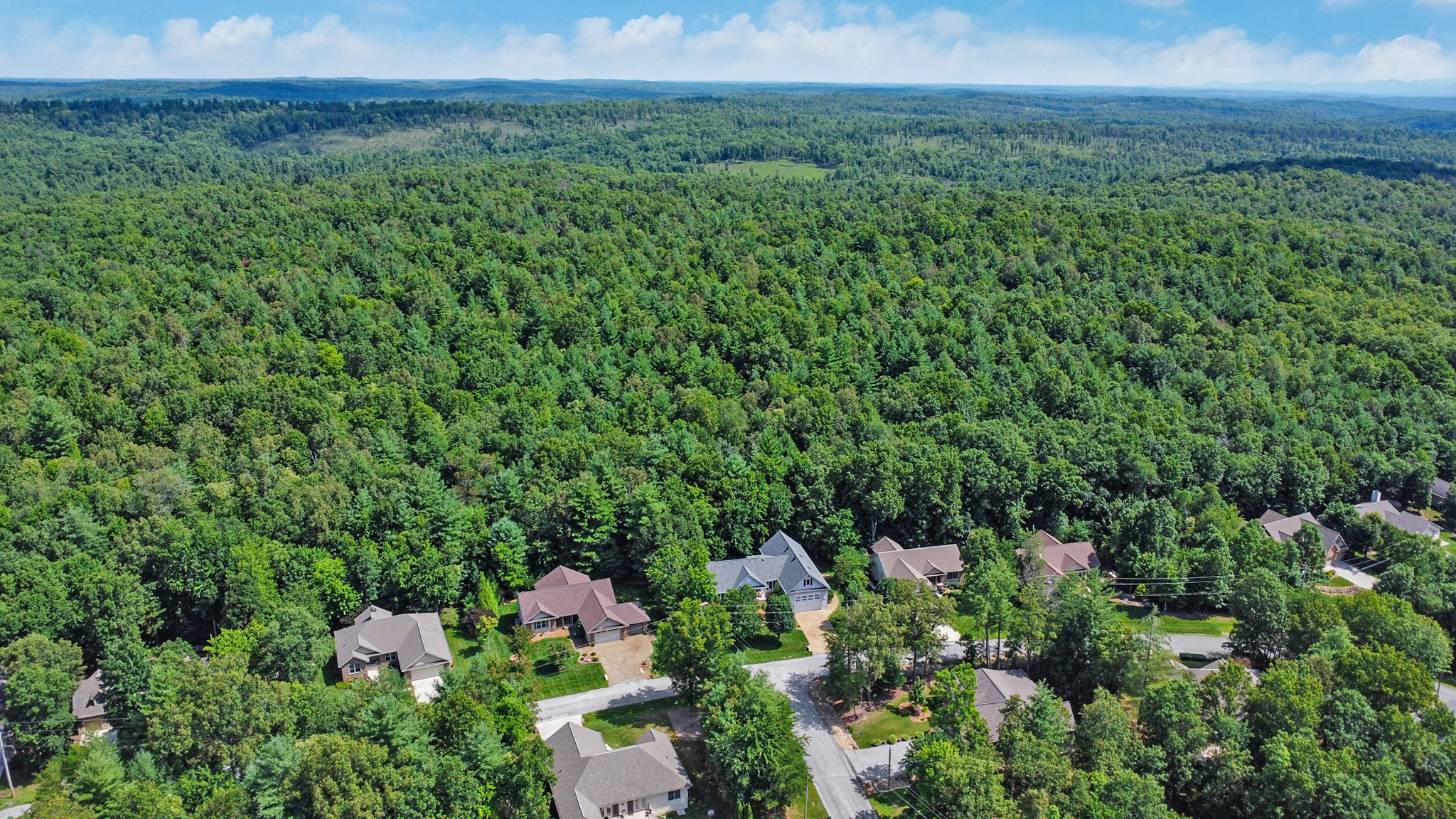 Crossville, Tennessee, 38558, United States, 4 Bedrooms Bedrooms, ,3 BathroomsBathrooms,Residential,For Sale,1976801