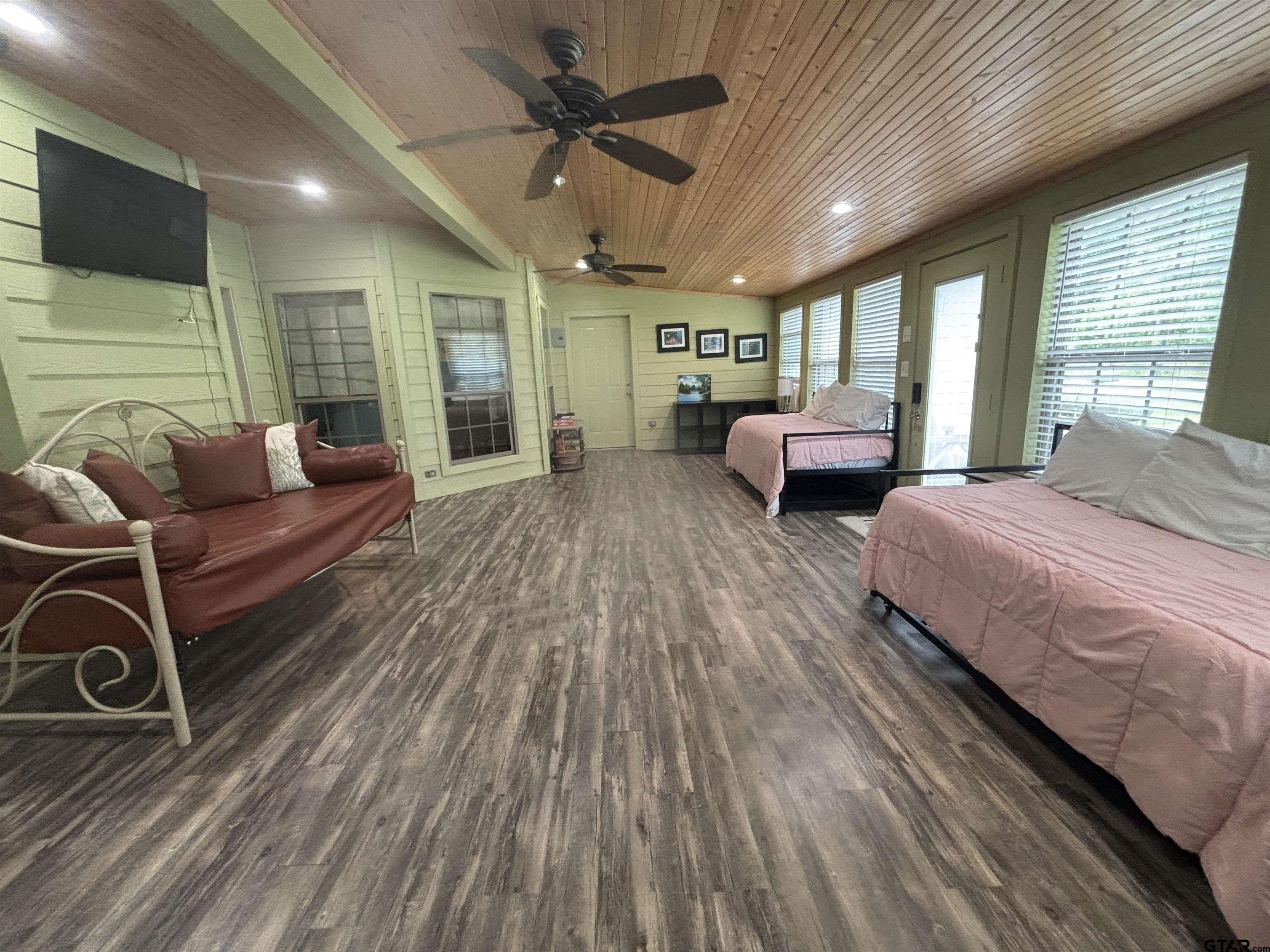 Pittsburg, Texas, 75686, United States, 3 Bedrooms Bedrooms, ,2 BathroomsBathrooms,Residential,For Sale,1980998