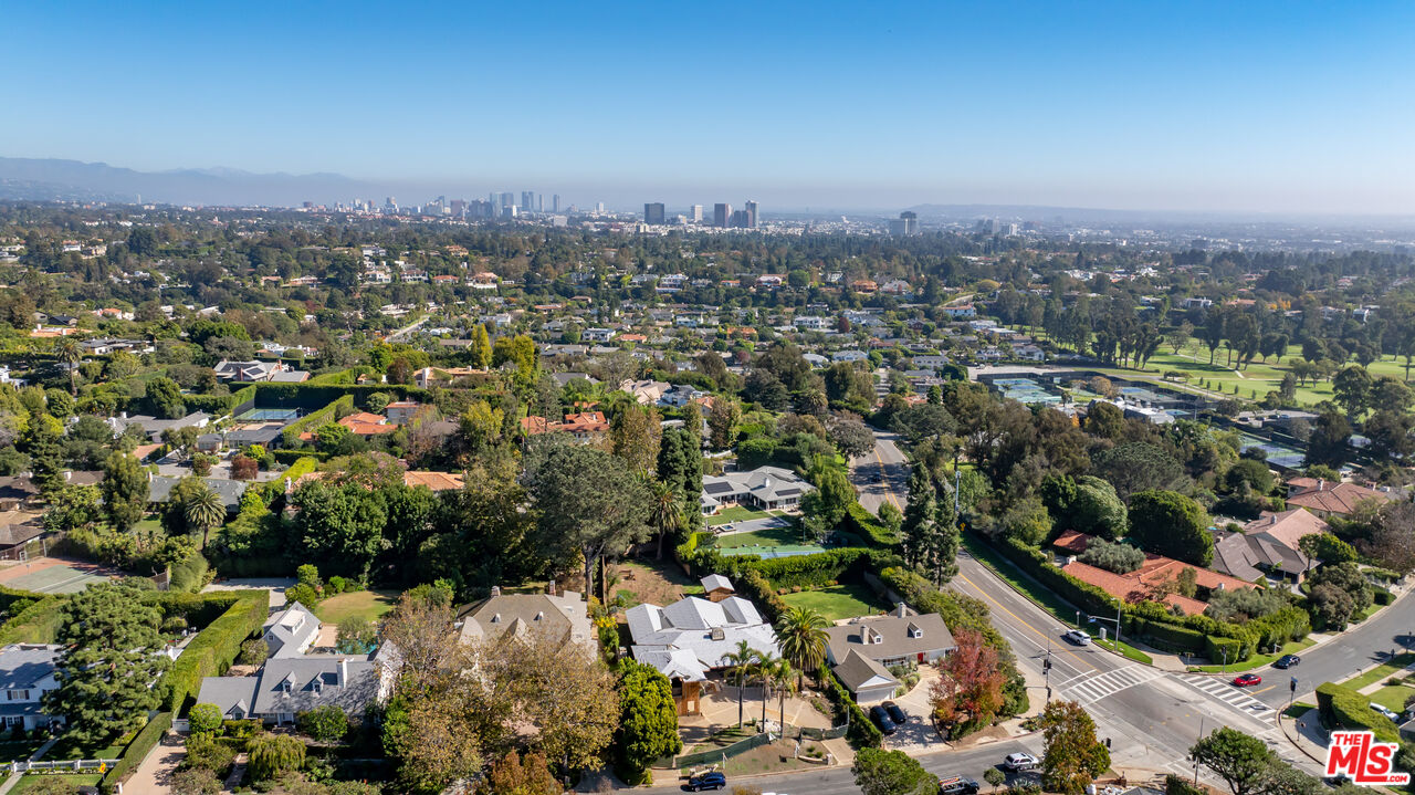 Pacific Palisades, California, 90272, United States, 5 Bedrooms Bedrooms, ,7 BathroomsBathrooms,Residential,For Sale,1991324