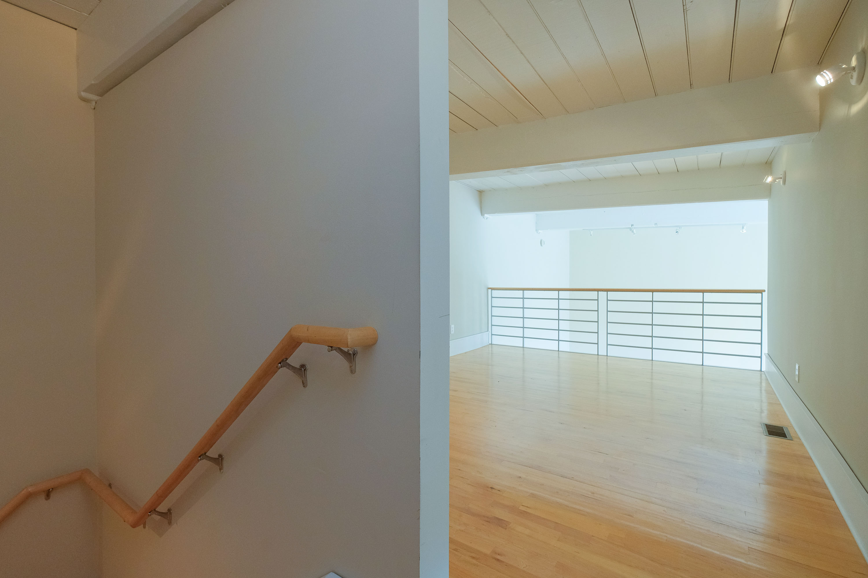  MILL CONDO WITH PRIVATE EXTERIOR ENTRANCE - 物件實景
