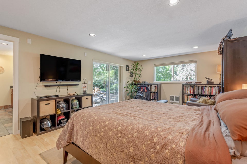 Bend, Oregon, 97702, United States, 3 Bedrooms Bedrooms, ,2 BathroomsBathrooms,Residential,For Sale,1891060