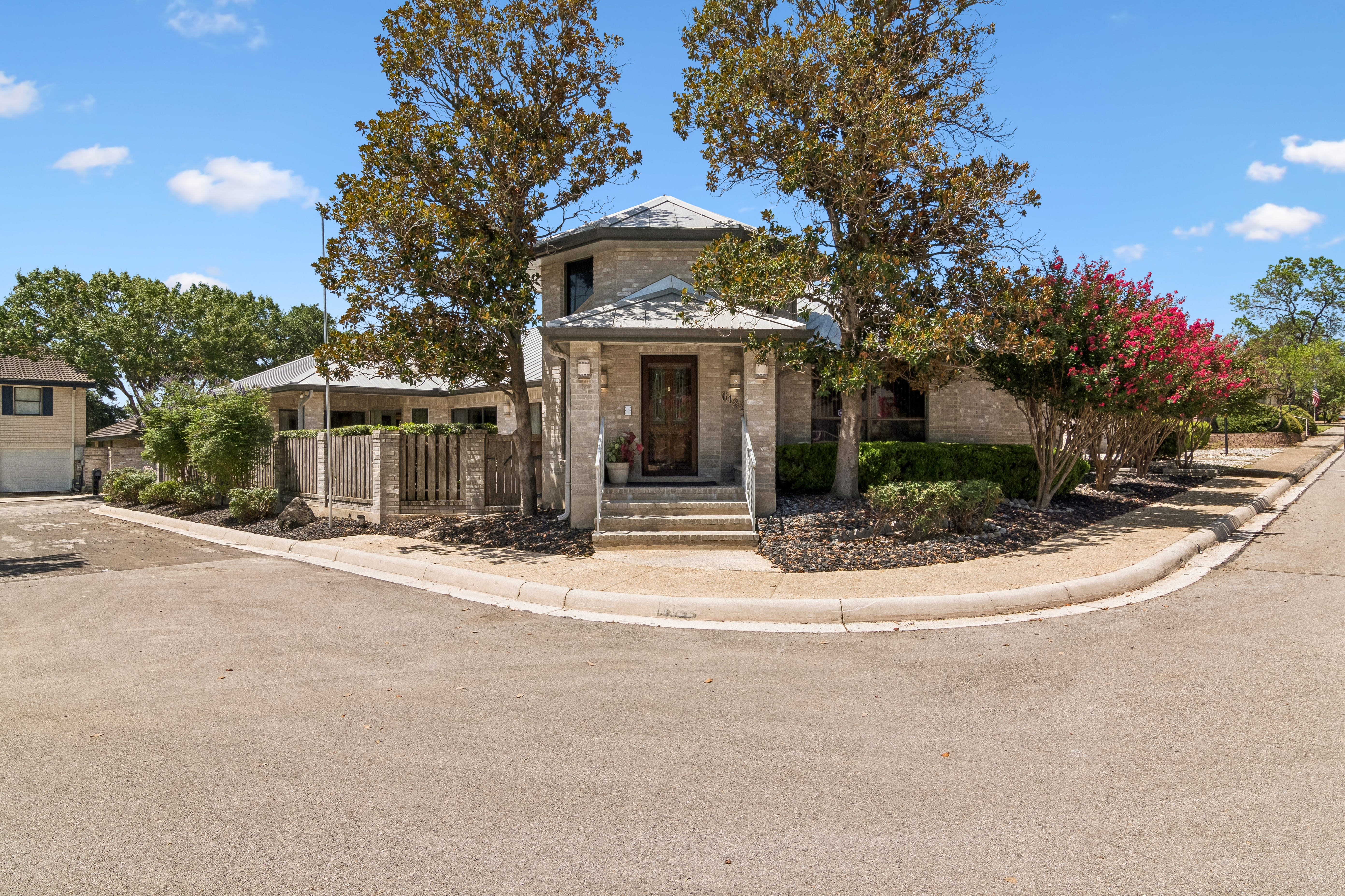  Custom Garden Home in Desirable Windcrest - 物件實景