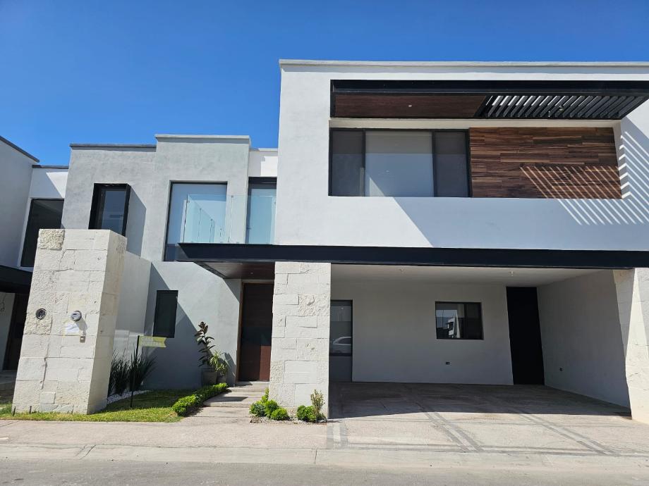 Colina de Santiago, Torreón, Coahuila de Zaragoza, 27023, Mexico, 3 Bedrooms Bedrooms, ,3 BathroomsBathrooms,Residential,For Sale,Colina de Santiago,1234734