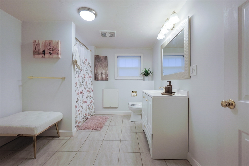 Framingham, Massachusetts, 01701, United States, 3 Bedrooms Bedrooms, ,2 BathroomsBathrooms,Residential,For Sale,1987997