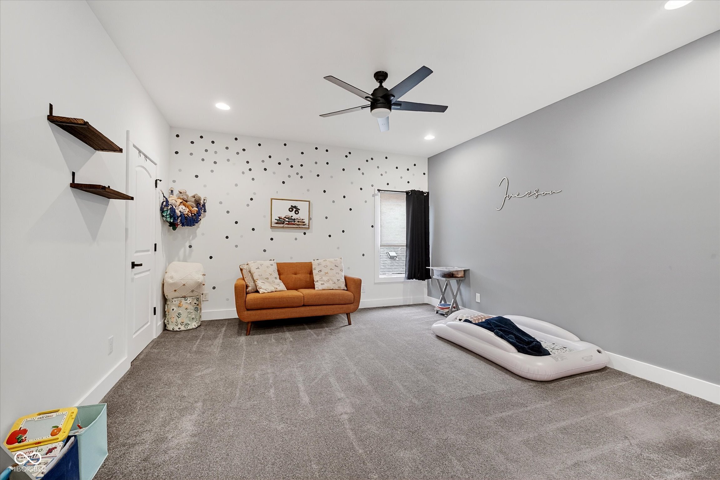 Indianapolis, Indiana, 46202, United States, 4 Bedrooms Bedrooms, ,5 BathroomsBathrooms,Residential,For Sale,2008591