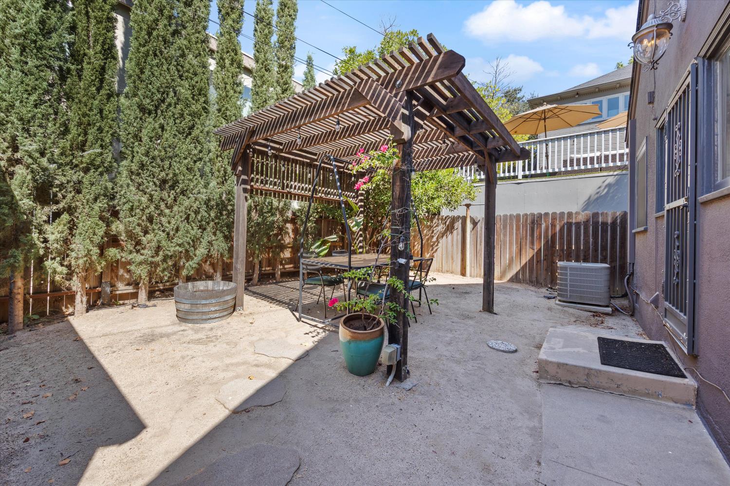 Sacramento, California, 95816, United States, 2 Bedrooms Bedrooms, ,1 BathroomBathrooms,Residential,For Sale,1939561