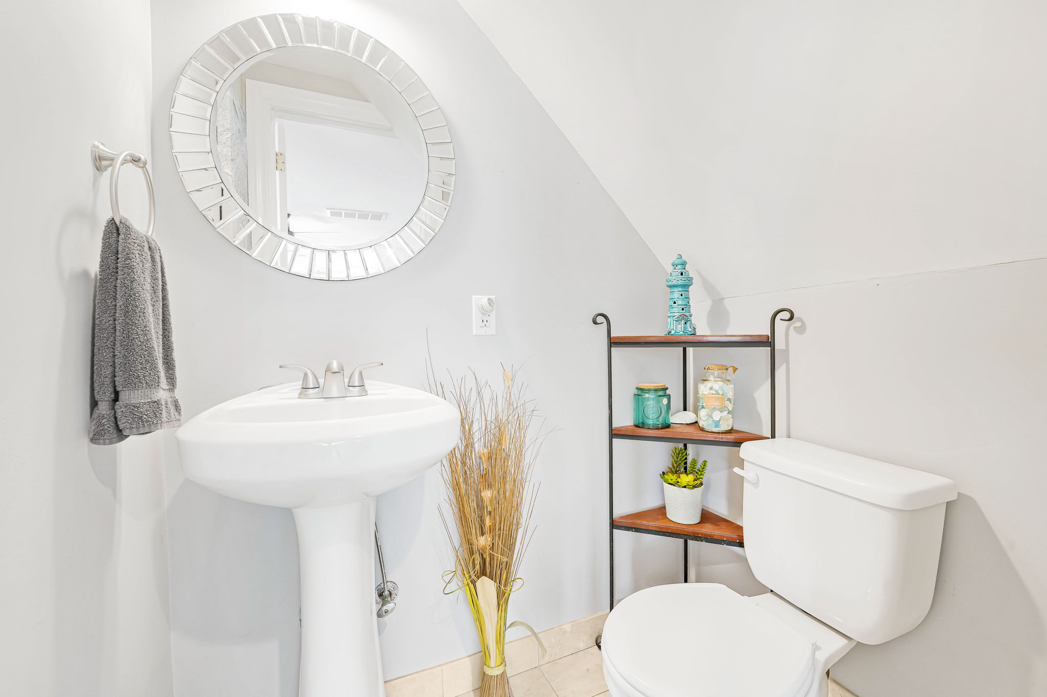 Fairview, New Jersey, 07022, United States, 2 Bedrooms Bedrooms, ,2 BathroomsBathrooms,Residential,For Sale,1973875