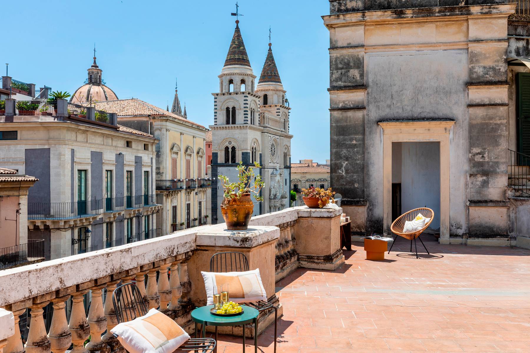  A prestigious stately home with large terraces overlooking the high street - 物件實景