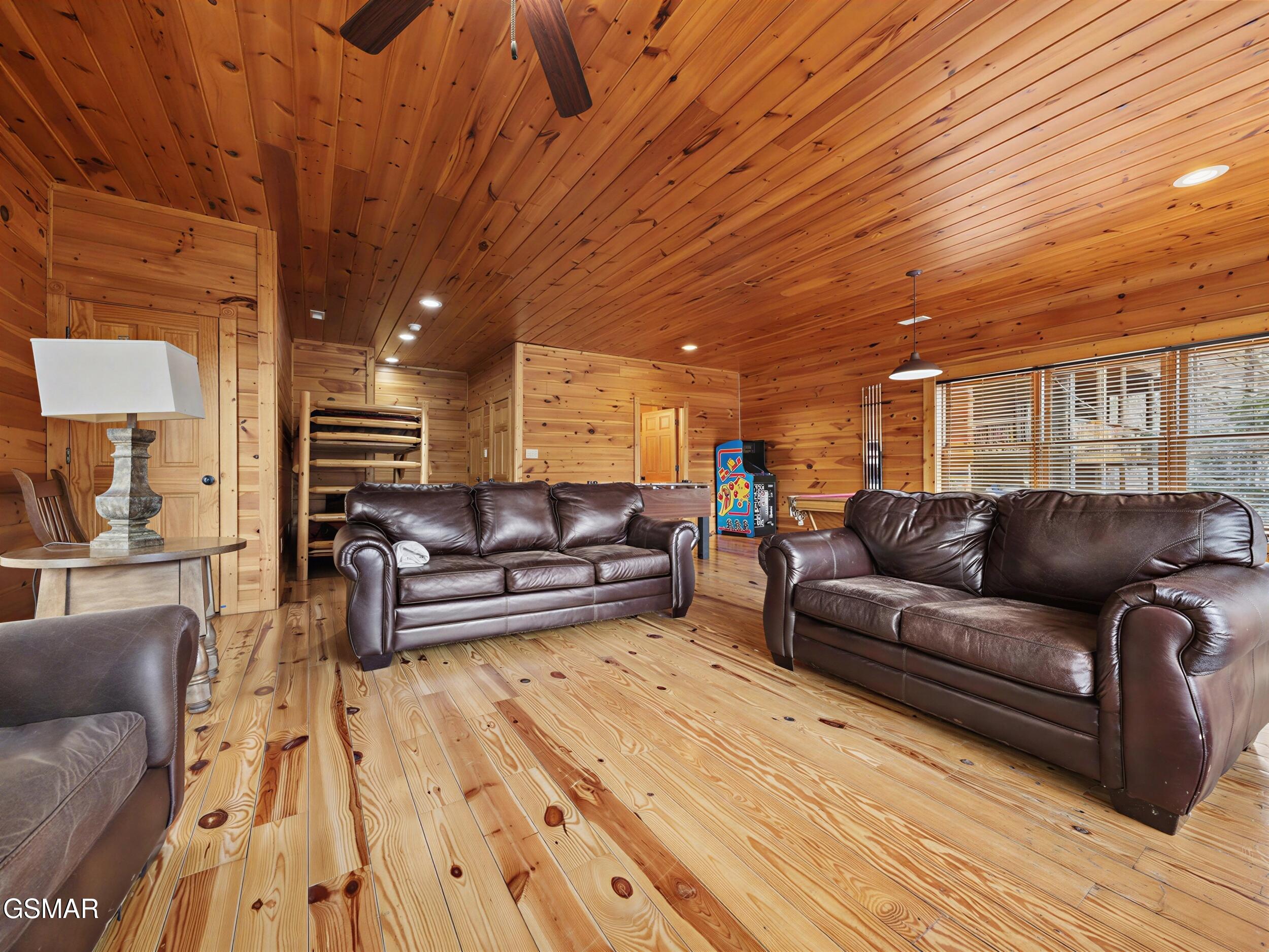 Gatlinburg, Tennessee, 37738, United States, 2 Bedrooms Bedrooms, ,3 BathroomsBathrooms,Residential,For Sale,2024380