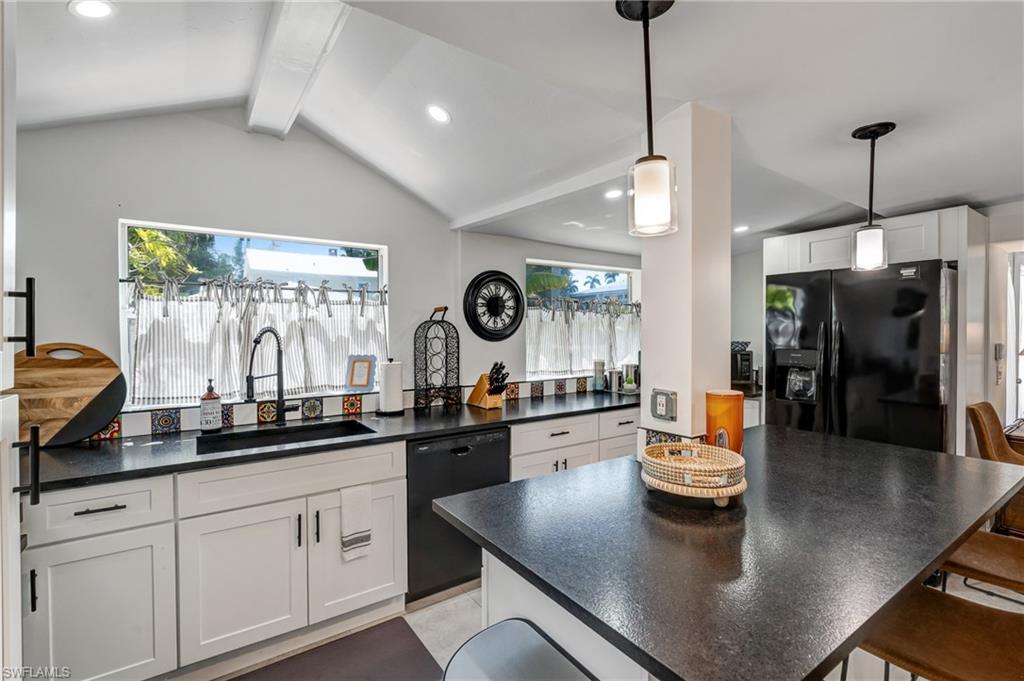 Fort Myers, Florida, 33901, United States, 3 Bedrooms Bedrooms, ,3 BathroomsBathrooms,Residential,For Sale,1991047