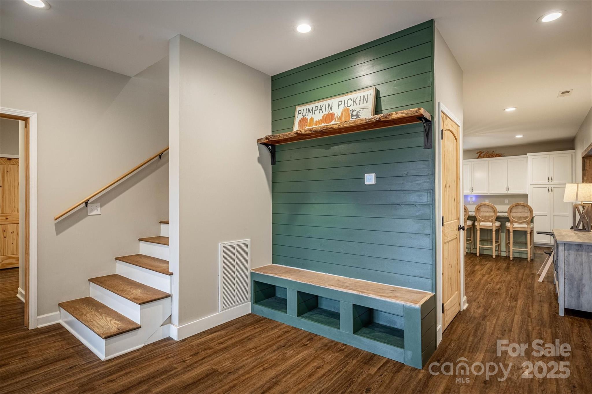 Lenoir, North Carolina, 28645, United States, 3 Bedrooms Bedrooms, ,3 BathroomsBathrooms,Residential,For Sale,1992065