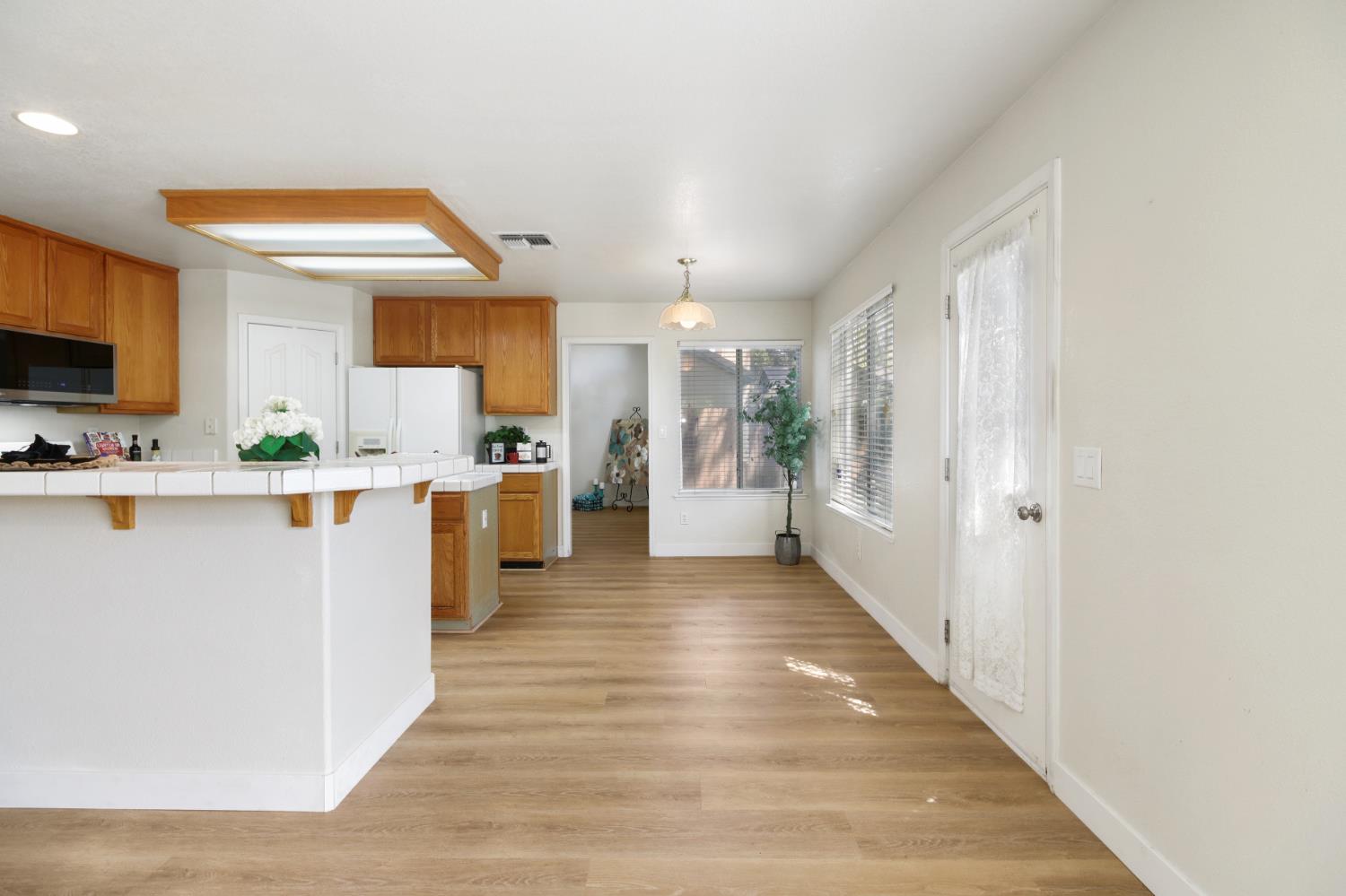 Folsom, California, 95630, United States, 4 Bedrooms Bedrooms, ,3 BathroomsBathrooms,Residential,For Sale,1926196