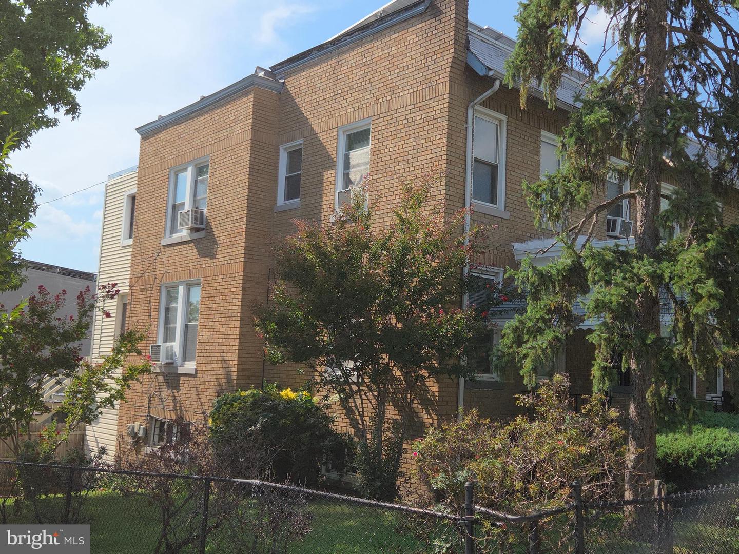 Washington, District of Columbia, 20011, United States, 4 Bedrooms Bedrooms, ,4 BathroomsBathrooms,Residential,For Sale,1919507