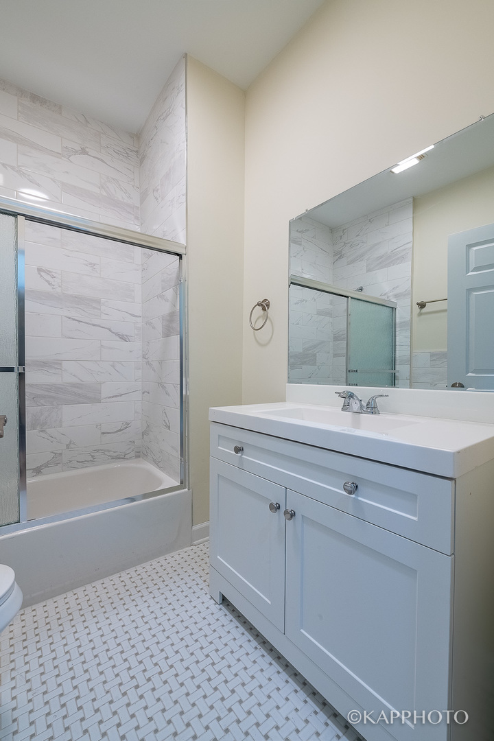 Chicago, Illinois, 60618, United States, 9 Bedrooms Bedrooms, ,Residential,For Sale,1977178