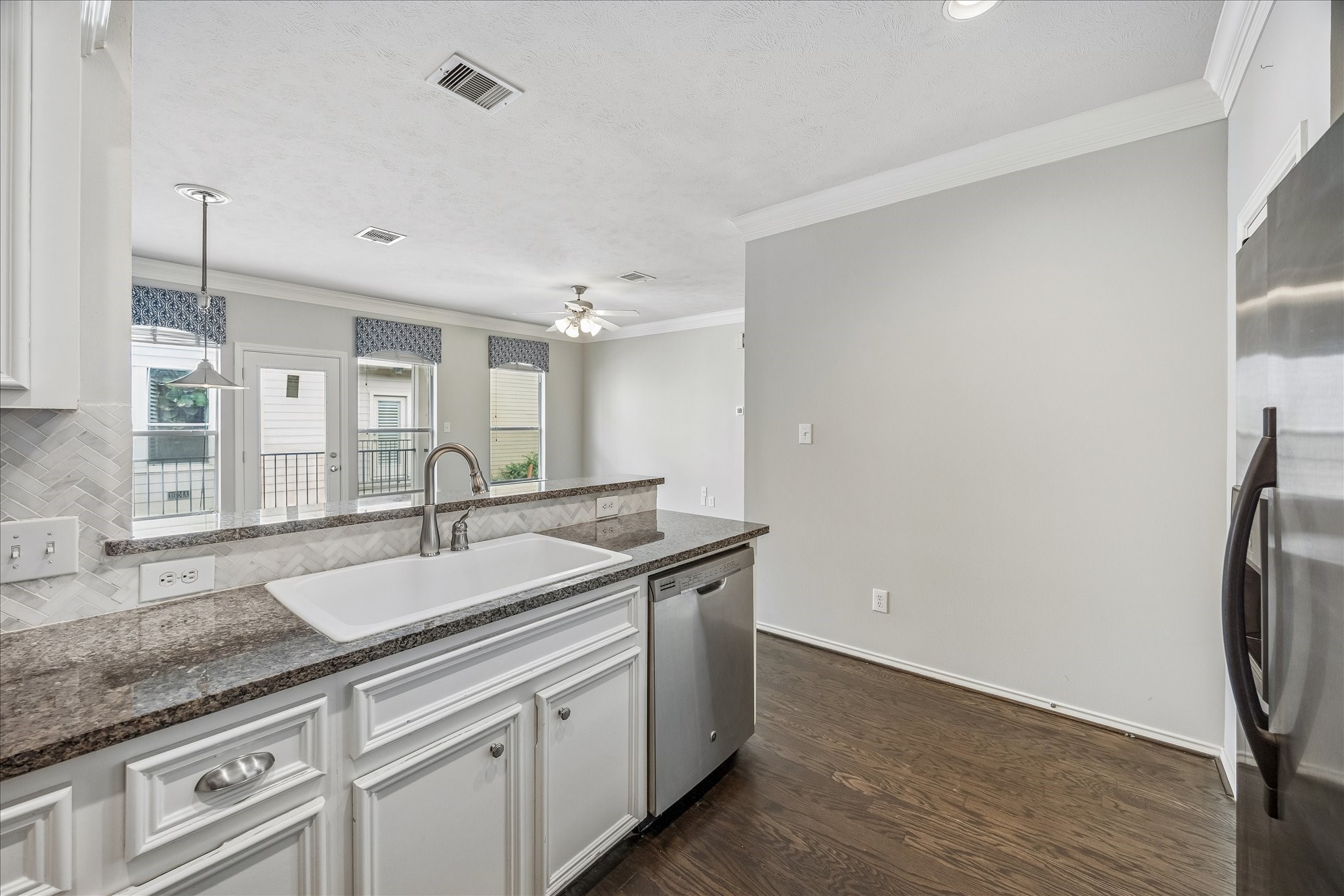  1624 W 25th Street B - 物件實景