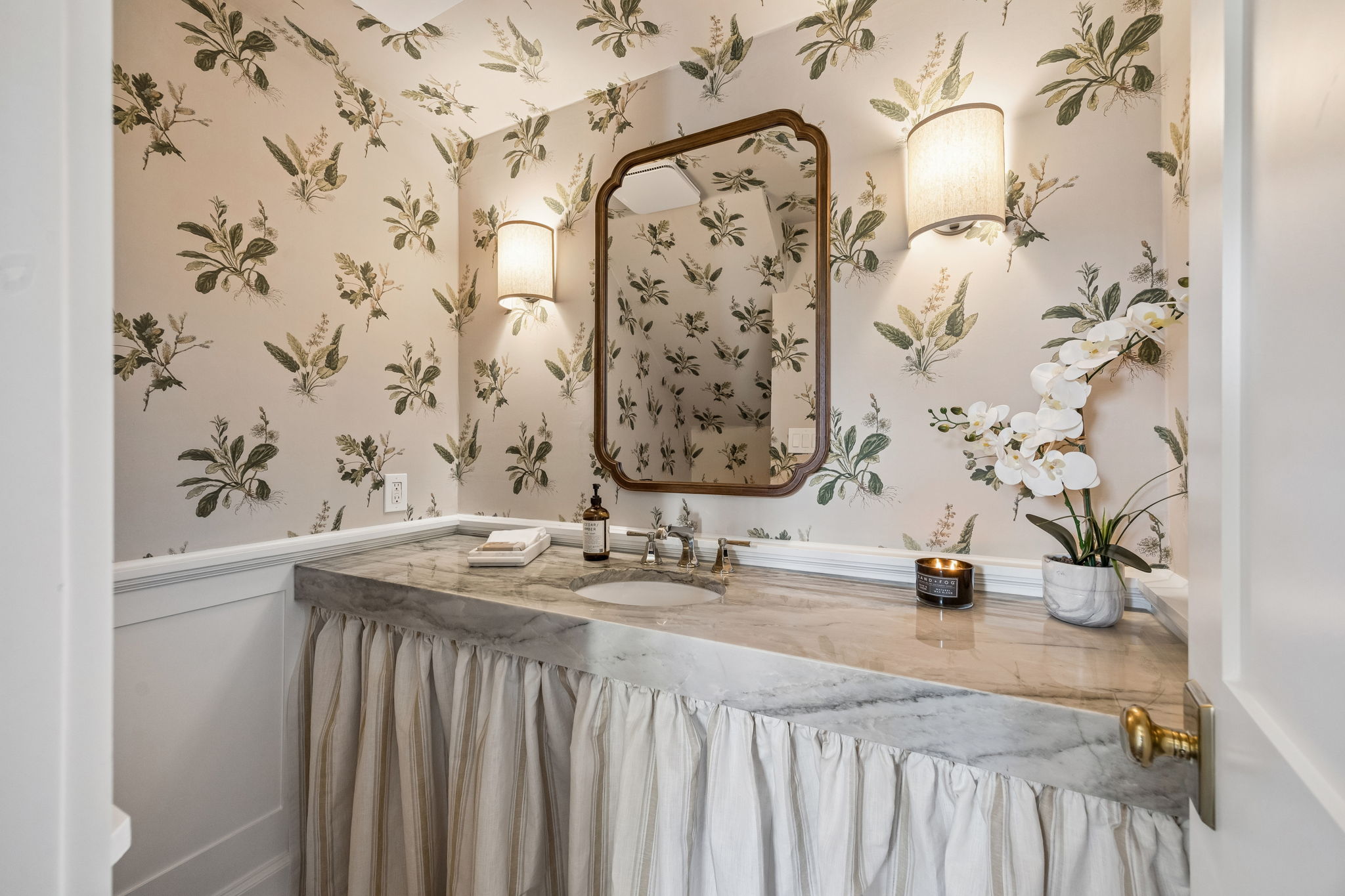  European Elegance Meets Timeless Lakewood Charm - 物件實景