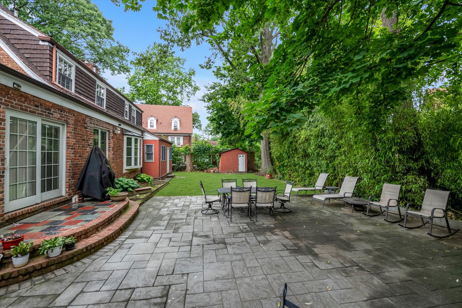  “DETACHED BRICK AND STONE HOME IN FOREST HILLS GARDENS? - 物件實景