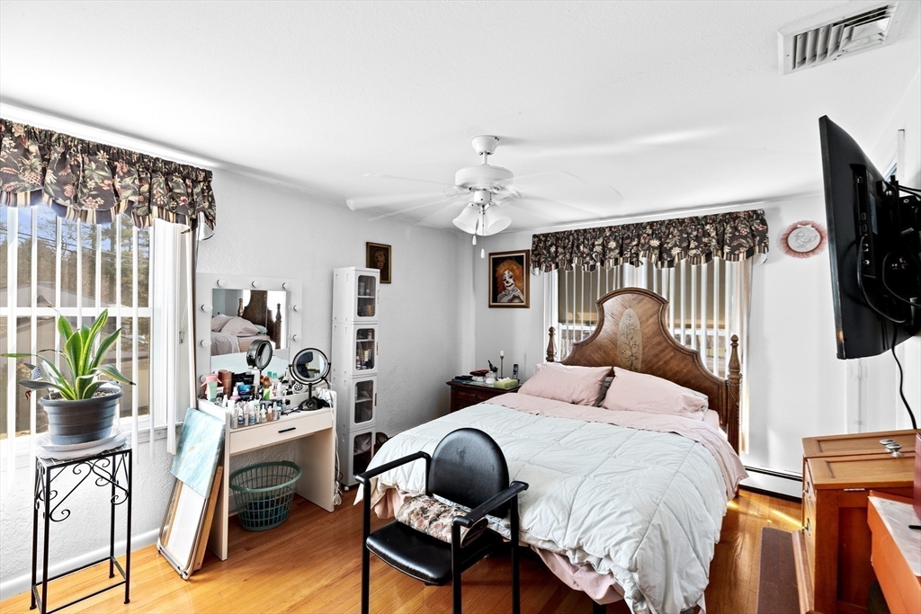 Easton, Massachusetts, 02375, United States, 3 Bedrooms Bedrooms, ,3 BathroomsBathrooms,Residential,For Sale,1975214