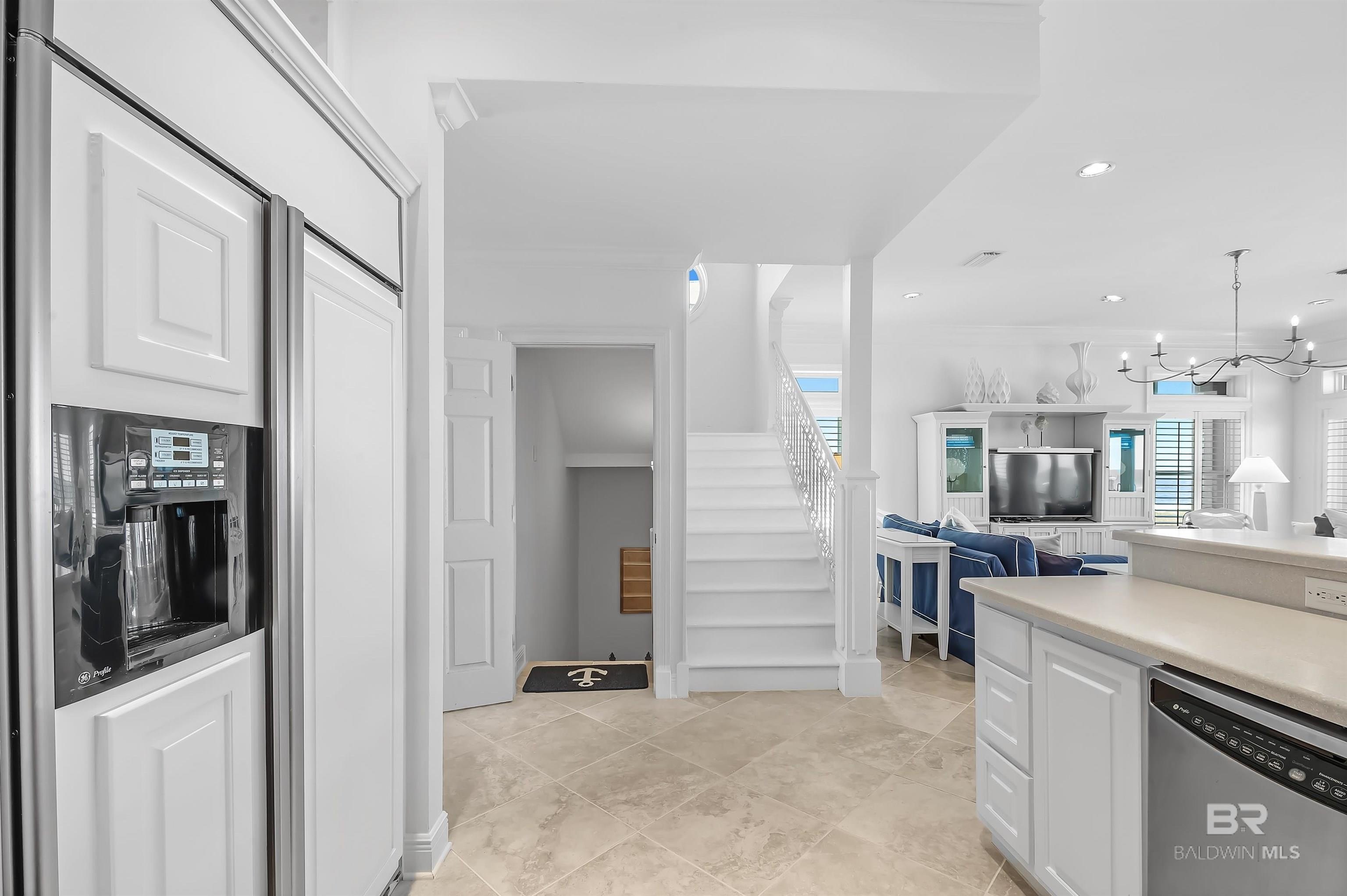 Pensacola, Florida, 32507, United States, 8 Bedrooms Bedrooms, ,9 BathroomsBathrooms,Residential,For Sale,1983870