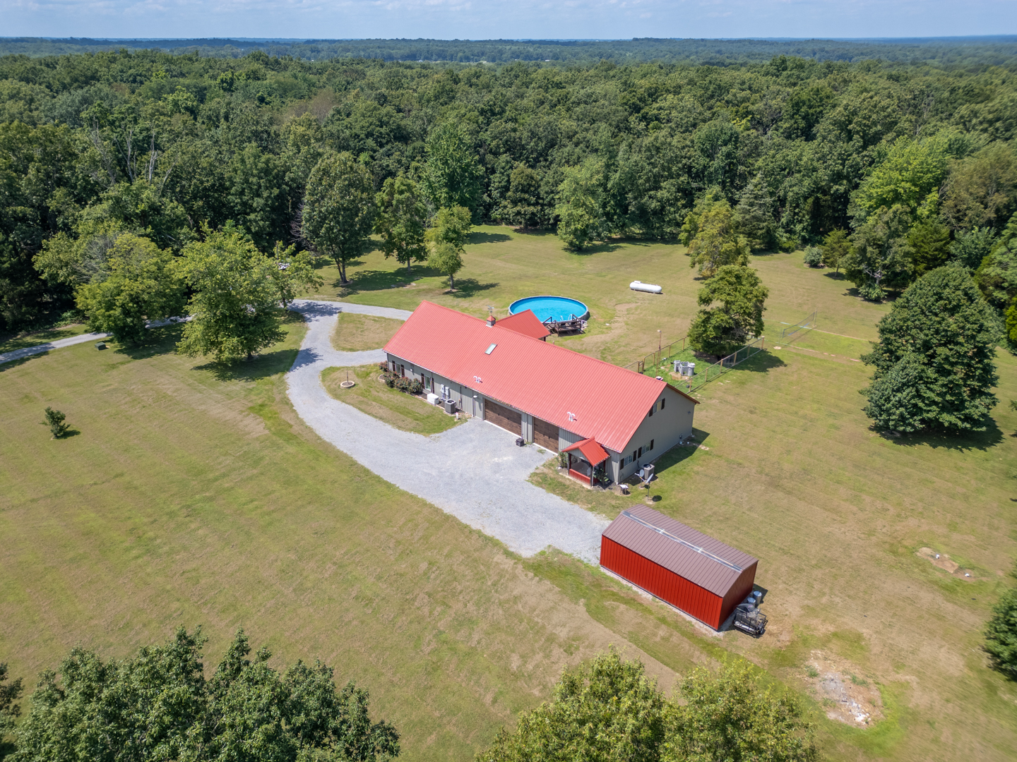 W Frankfort, Illinois, 62896, United States, 5 Bedrooms Bedrooms, ,4 BathroomsBathrooms,Residential,For Sale,1929151