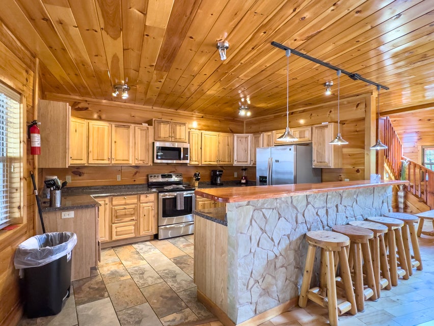 Sevierville, Tennessee, 37876, United States, 13 Bedrooms Bedrooms, ,14 BathroomsBathrooms,Residential,For Sale,1974606