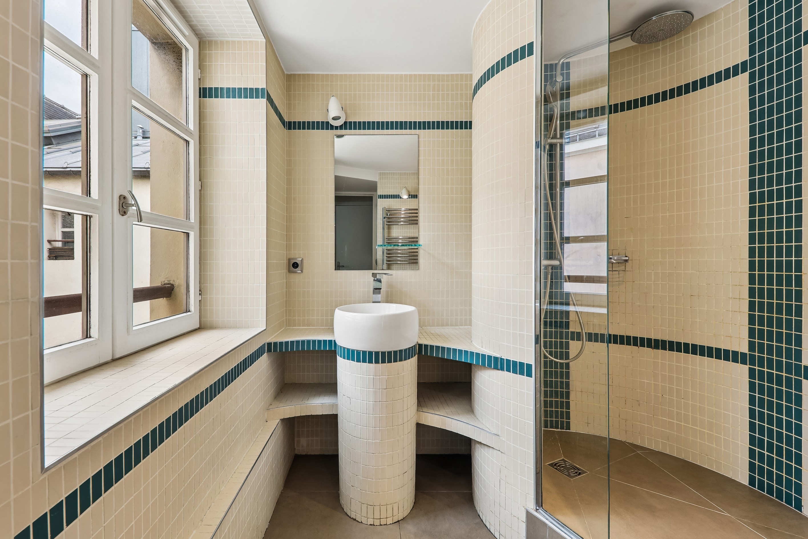  Le Marais – Renovated Top-Floor Apartment with Exposed Beams and Rooftop Views - 物件實景