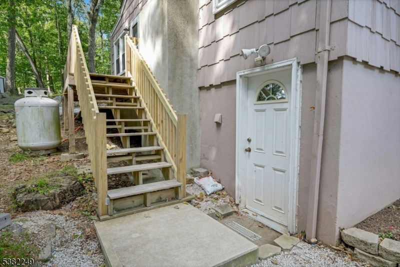 Rockaway Twp., New Jersey, 07866, United States, 3 Bedrooms Bedrooms, ,1 BathroomBathrooms,Residential,For Sale,1940622