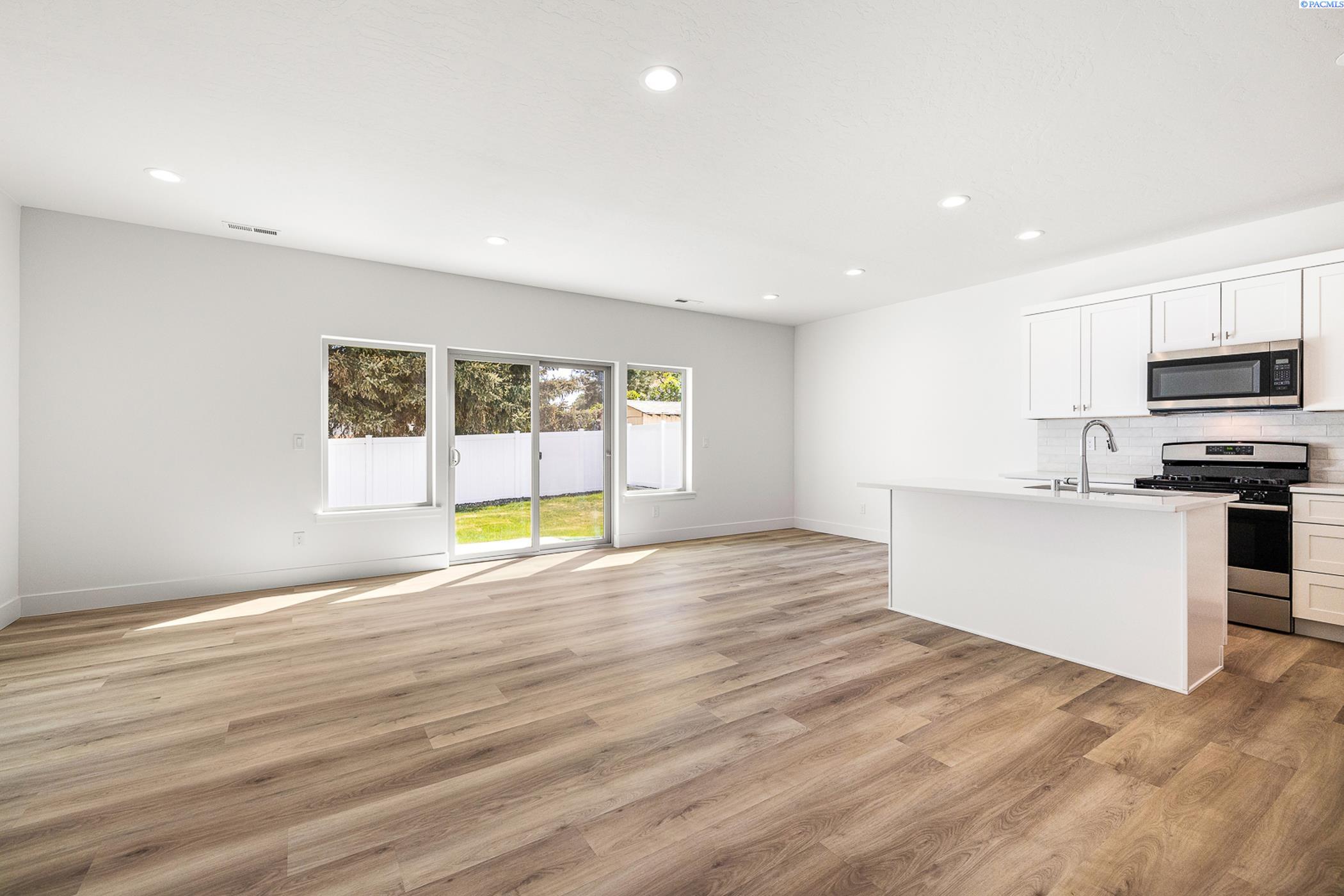 Kennewick, Washington, 99337, United States, 6 Bedrooms Bedrooms, ,Residential,For Sale,1941578