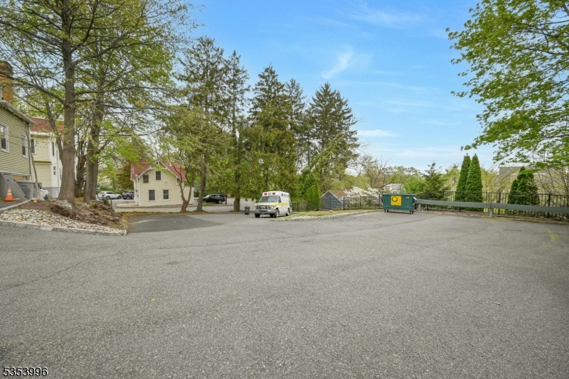 Montclair Twp., New Jersey, 07042, United States, ,Residential,For Sale,1989537