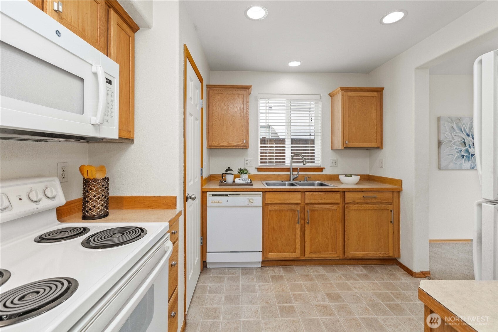 Everett, Washington, 98204, United States, 3 Bedrooms Bedrooms, ,3 BathroomsBathrooms,Residential,For Sale,1930415