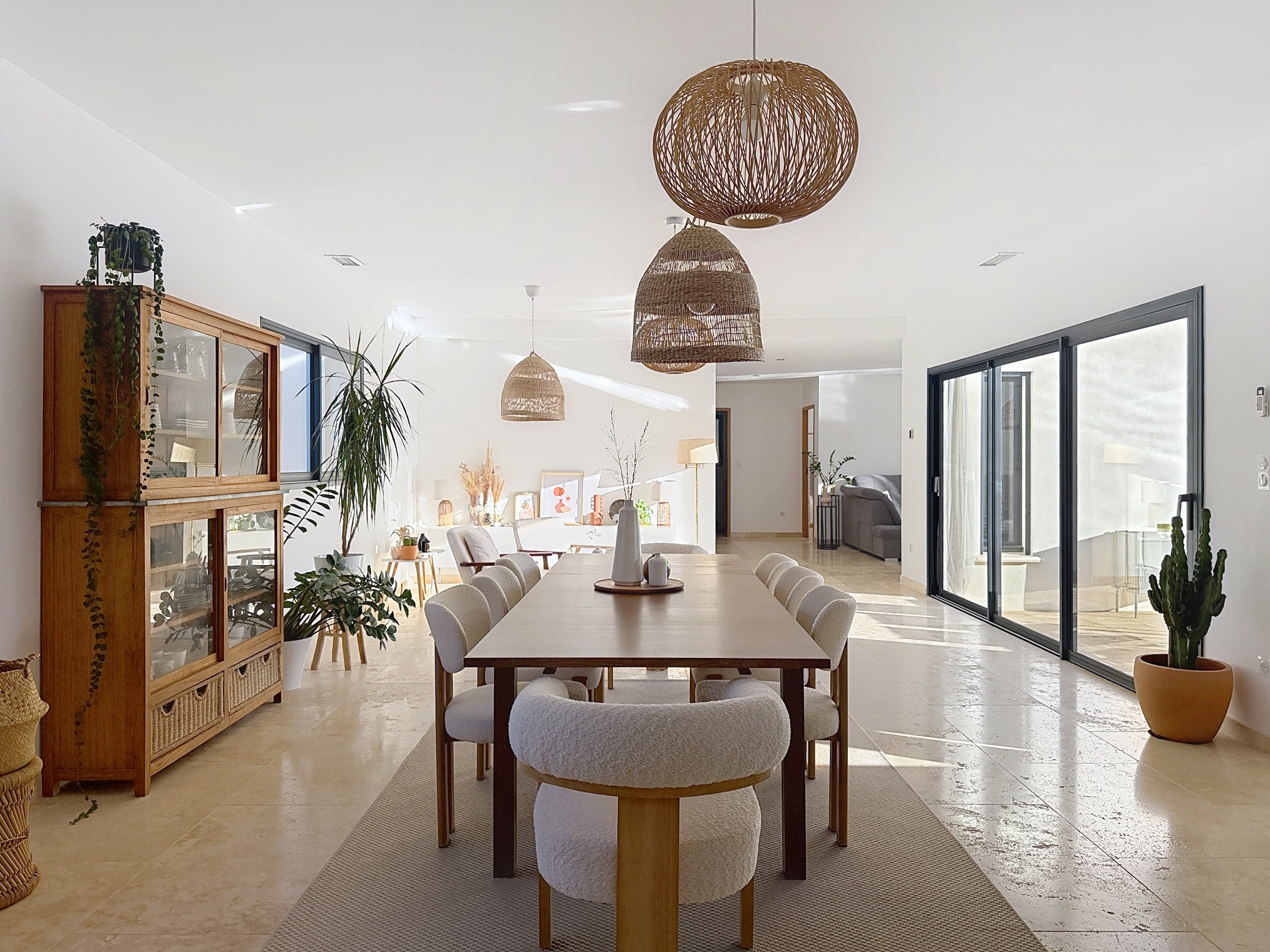  Elegant single-level contemporary villa with swimming pool and landscaped garde… - 物件實景