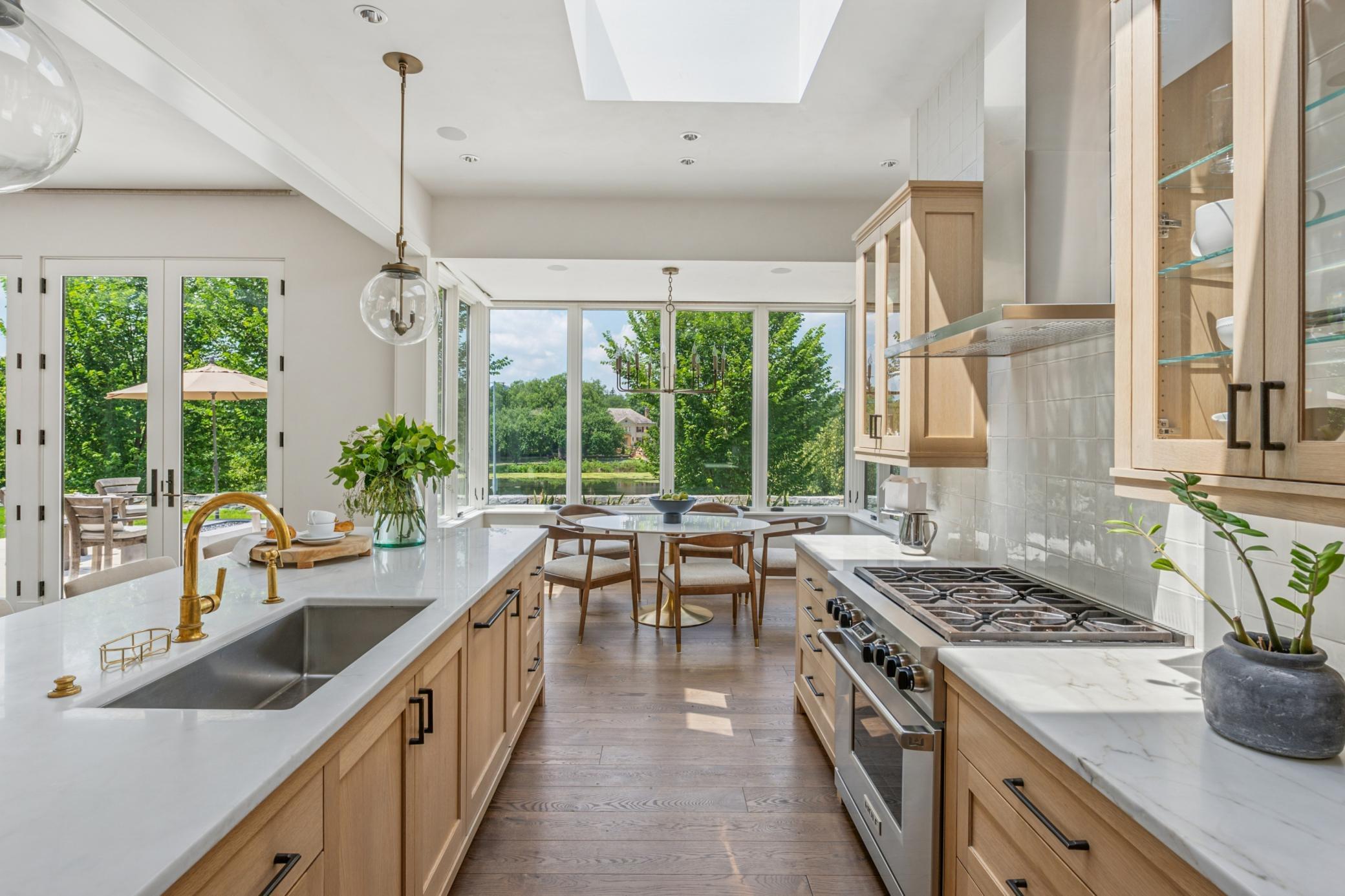 Minneapolis, Minnesota, 55405, United States, 5 Bedrooms Bedrooms, ,1 BathroomBathrooms,Residential,For Sale,1897759