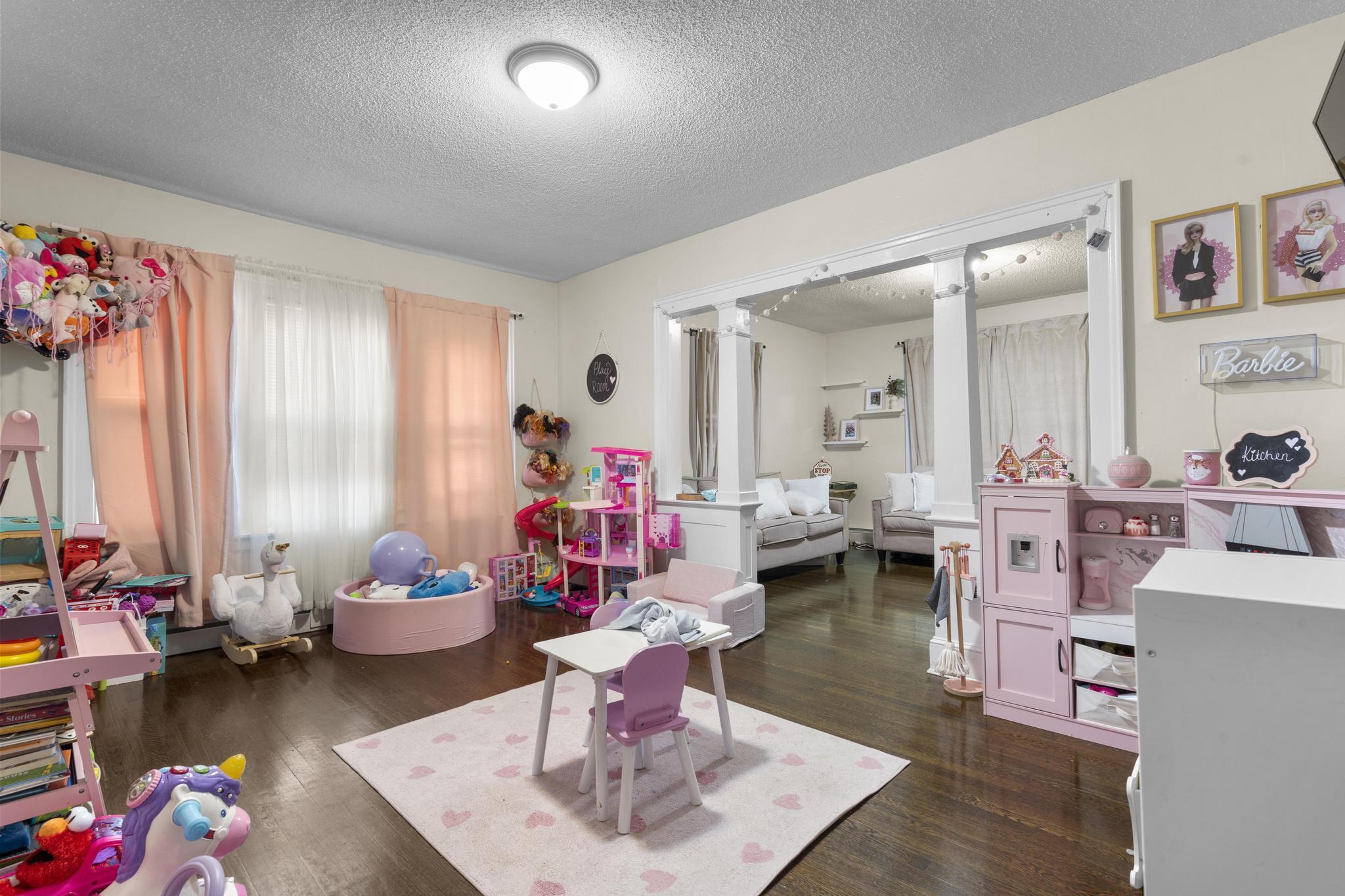 New Britain, Connecticut, 06053, United States, 6 Bedrooms Bedrooms, ,3 BathroomsBathrooms,Residential,For Sale,1989479