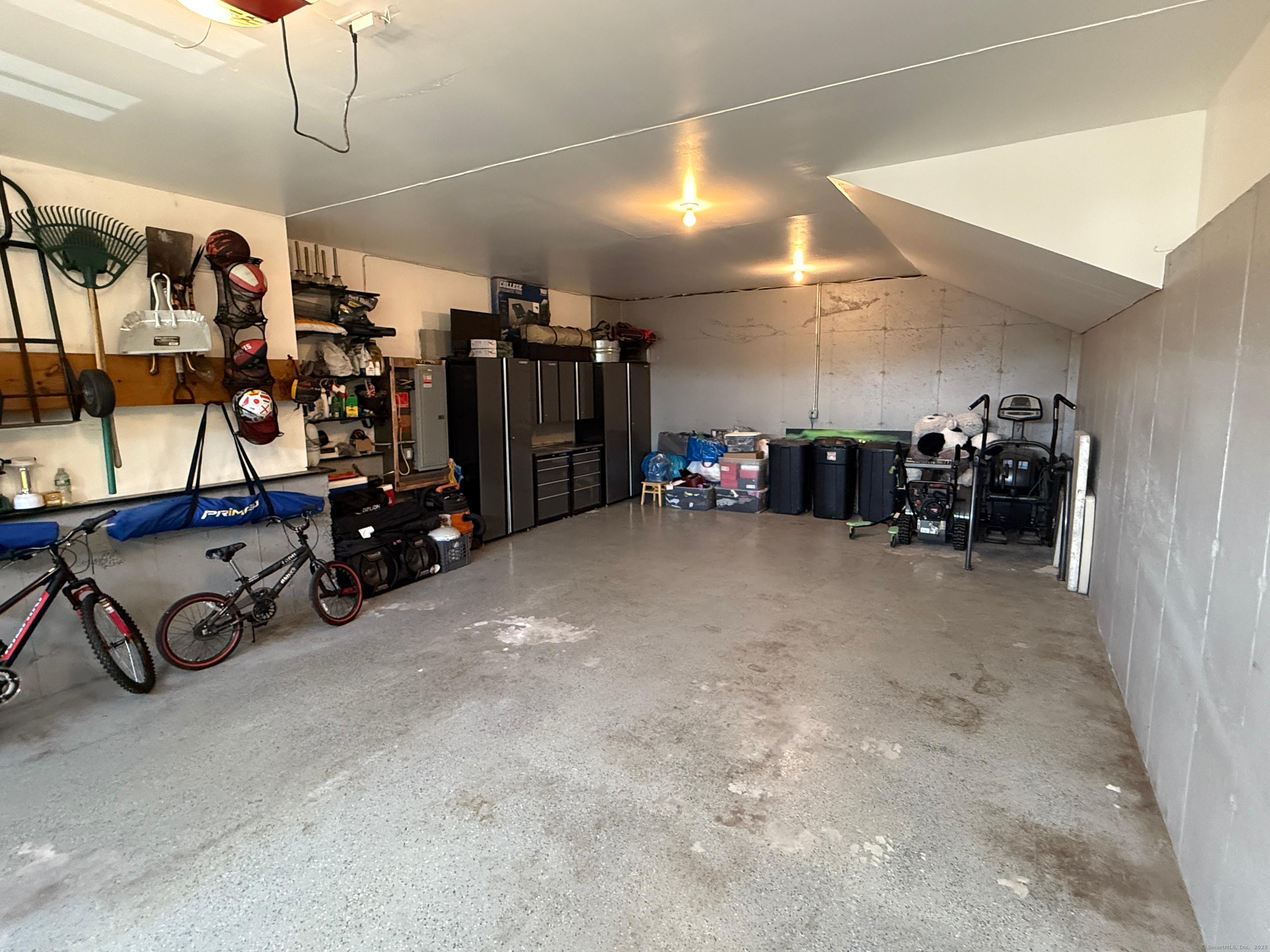Naugatuck, Connecticut, 06770, United States, 4 Bedrooms Bedrooms, ,3 BathroomsBathrooms,Residential,For Sale,1937720