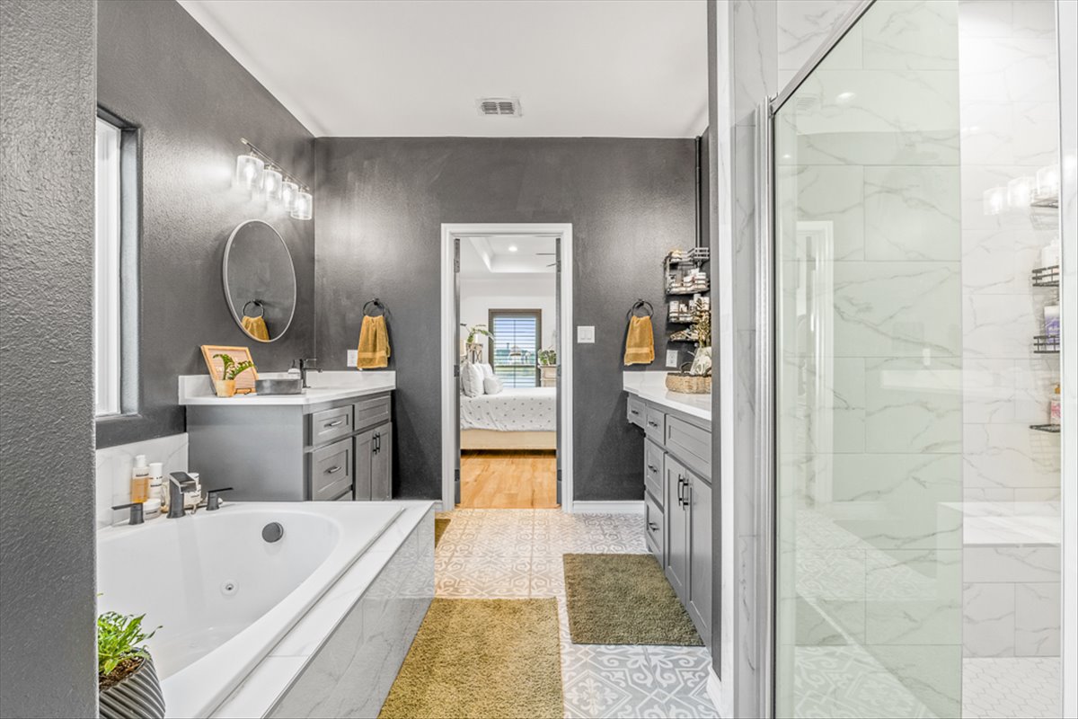 Rockport, Texas, 78382, United States, 5 Bedrooms Bedrooms, ,4 BathroomsBathrooms,Residential,For Sale,1906420