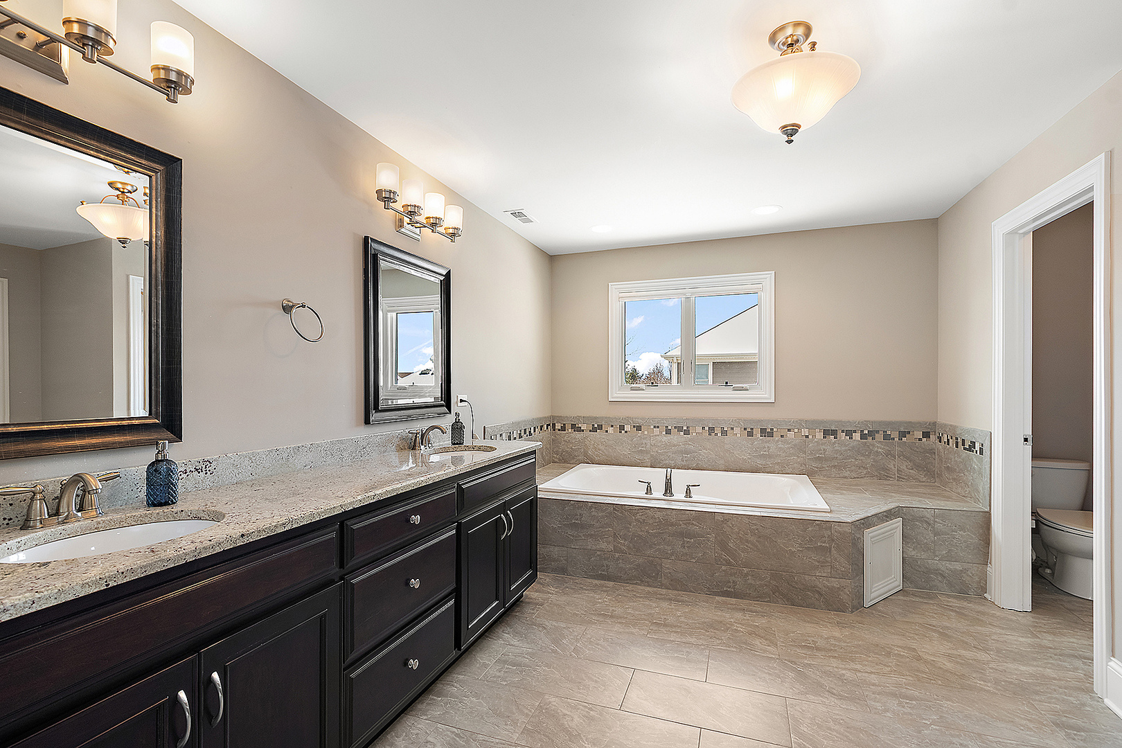 Mokena, Illinois, 60448, United States, 5 Bedrooms Bedrooms, ,4 BathroomsBathrooms,Residential,For Sale,2005248