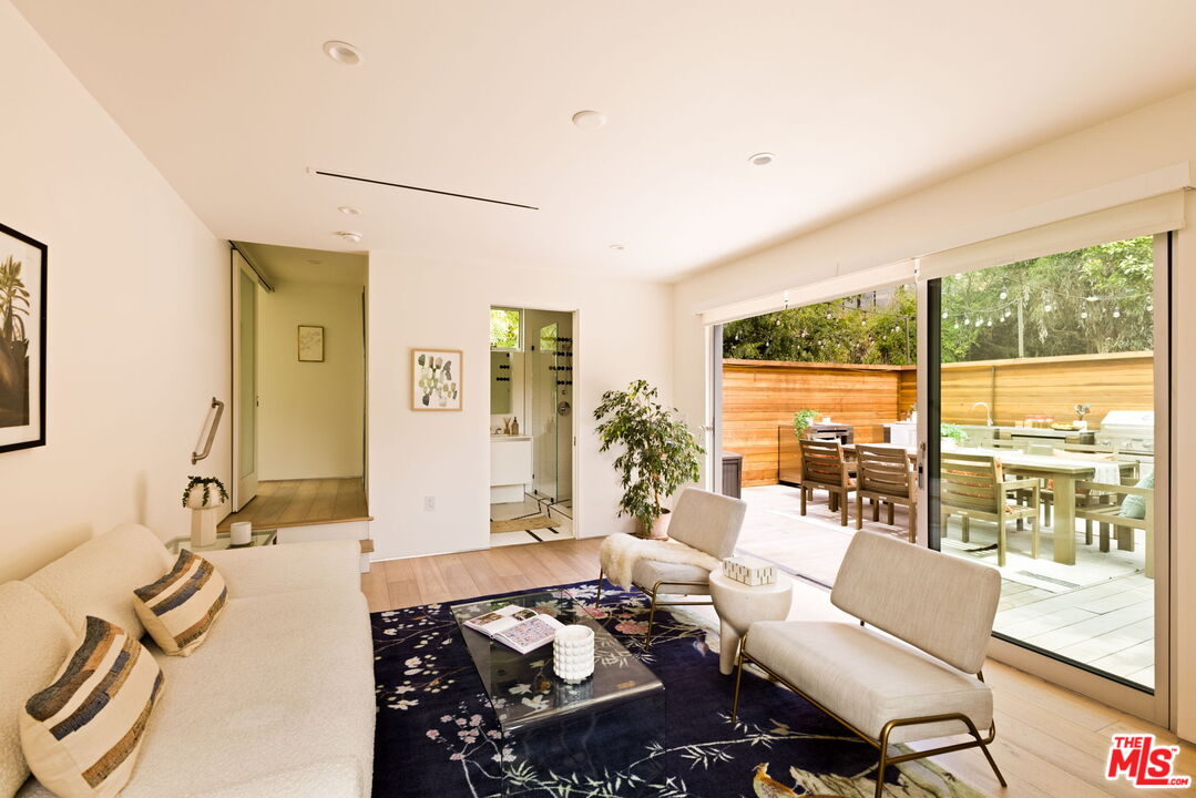 Los Angeles, California, 90046, United States, 4 Bedrooms Bedrooms, ,4 BathroomsBathrooms,Residential,For Sale,1912038