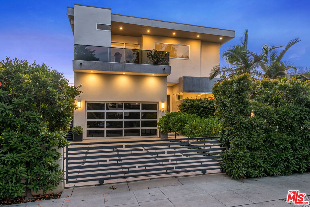 Los Angeles, California, 90046, United States, 5 Bedrooms Bedrooms, ,2 BathroomsBathrooms,Residential,For Sale,1829471