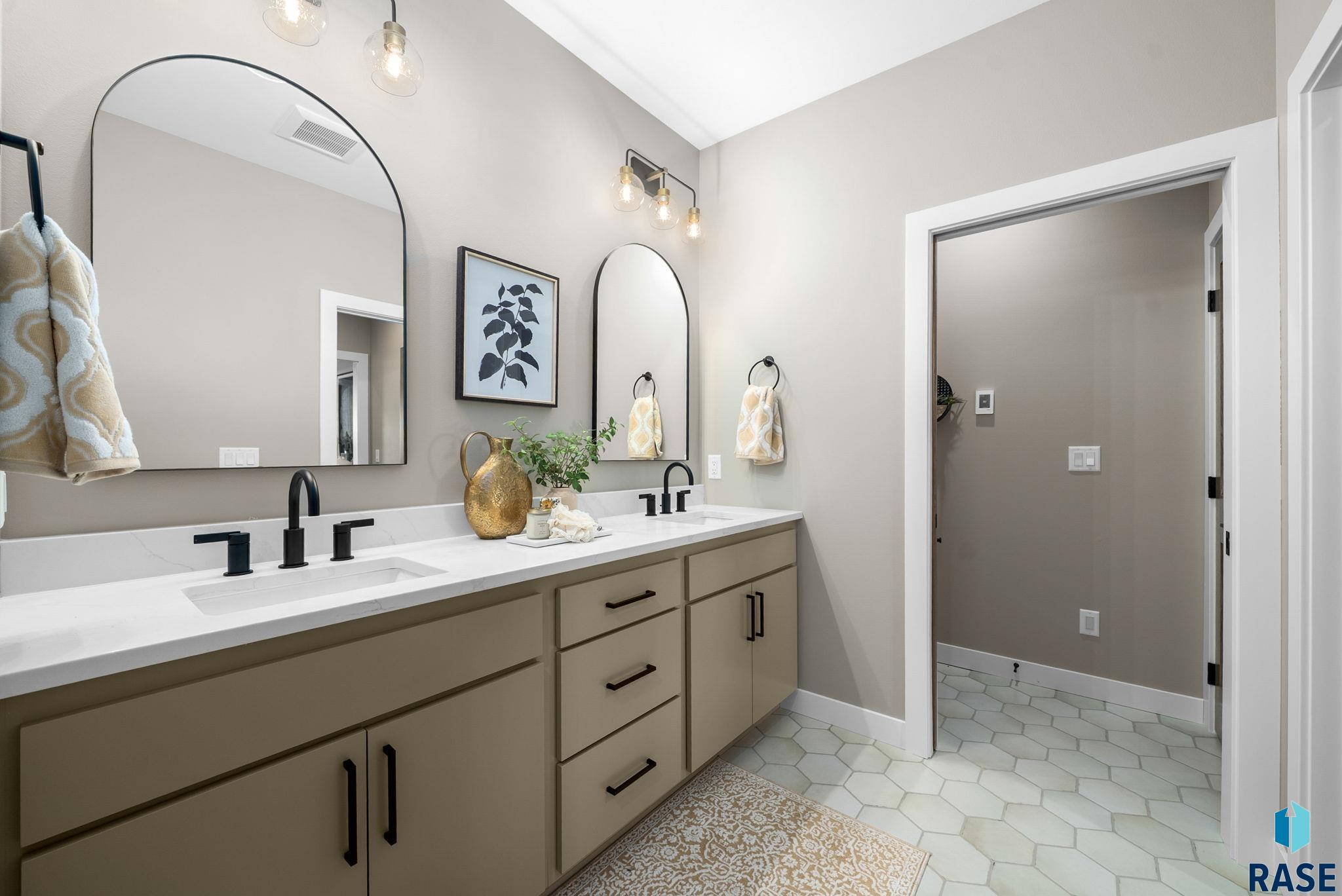 Sioux Falls, South Dakota, 57110, United States, 3 Bedrooms Bedrooms, ,3 BathroomsBathrooms,Residential,For Sale,2001465