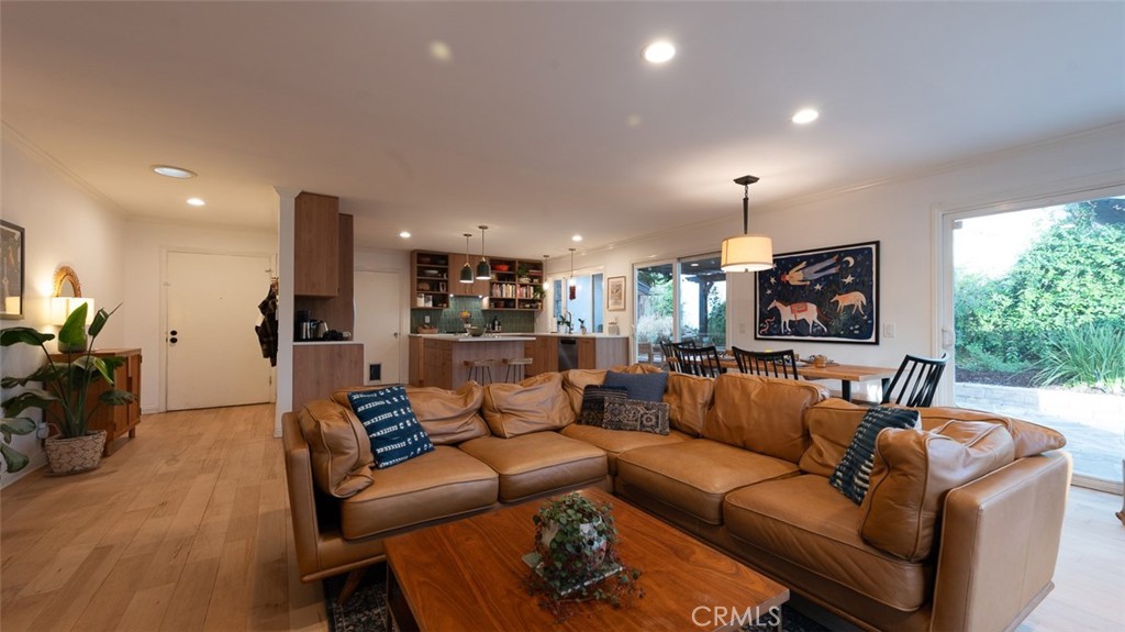 Agoura Hills, California, 91301, United States, 3 Bedrooms Bedrooms, ,1 BathroomBathrooms,Residential,For Sale,1992879