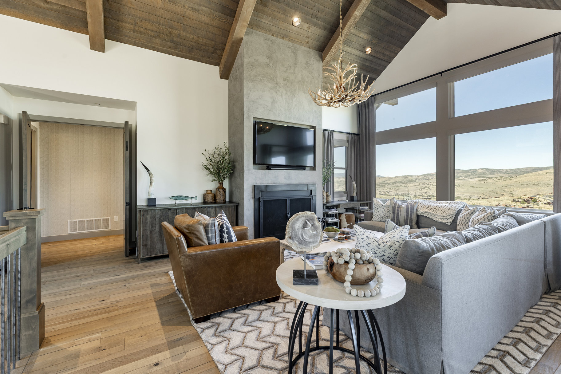  Panoramic Views From This Gorgeous 4-Bedroom Cabin Home at Victory Ranch - 物件實景