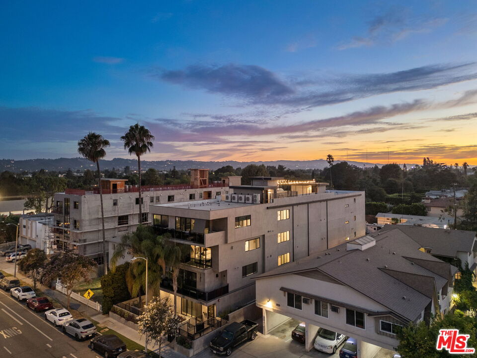 Valley Village, California, 91607, United States, 25 Bedrooms Bedrooms, ,Residential,For Sale,1932634